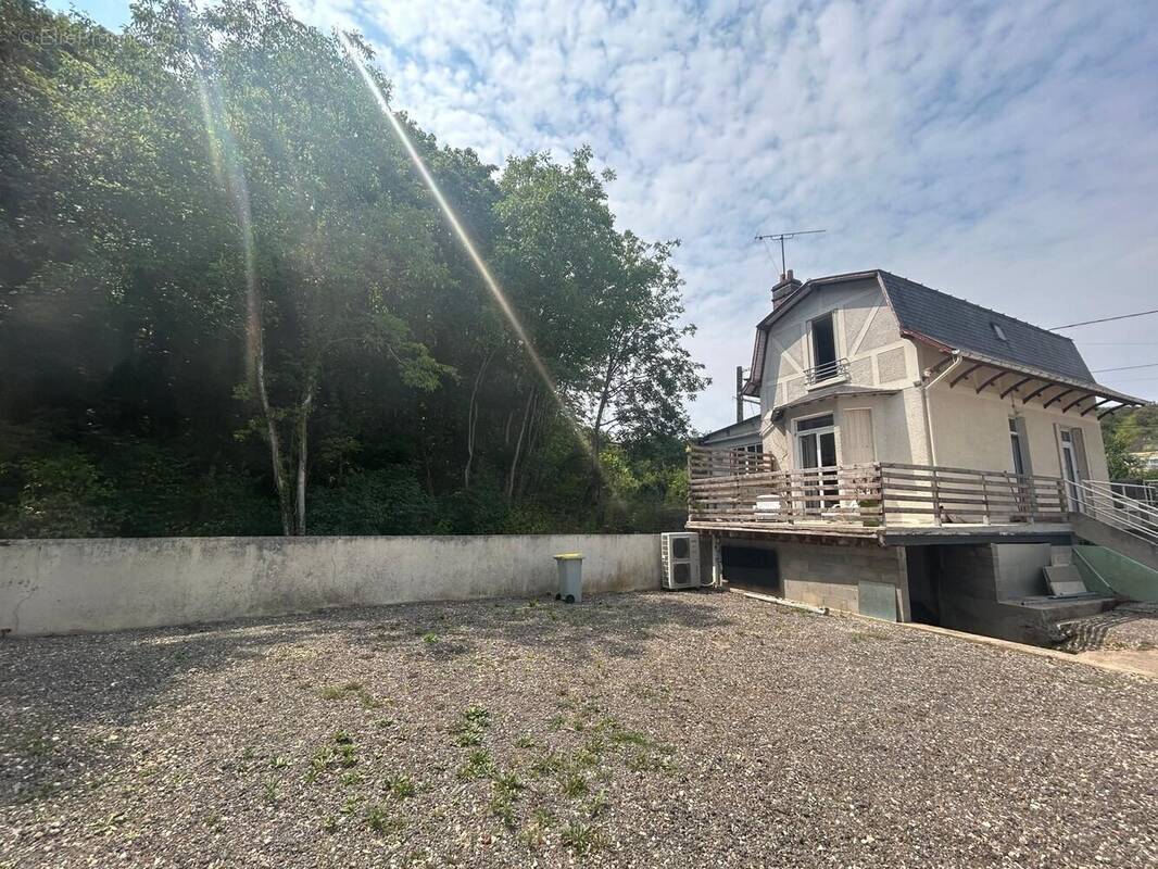 Maison à VILLENEUVE-SUR-YONNE