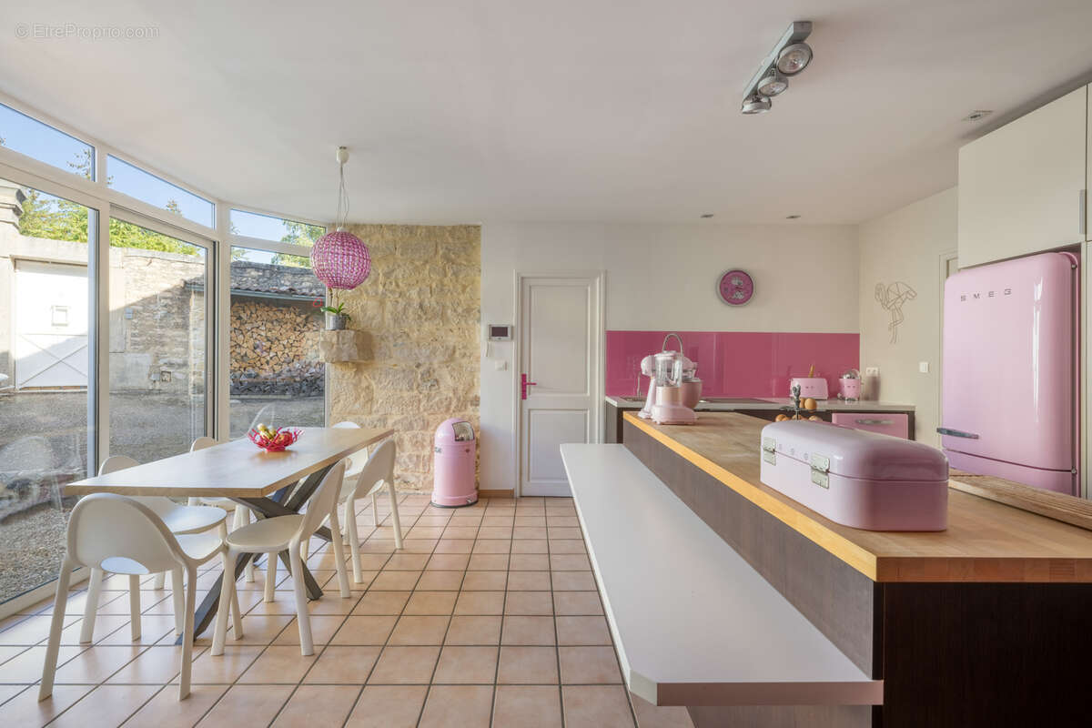 Beaujolais Pierres dorées, Propriété, 350 m2 hab., 5 chambres, terrain 1996 m2, vue magnifique - photo 8