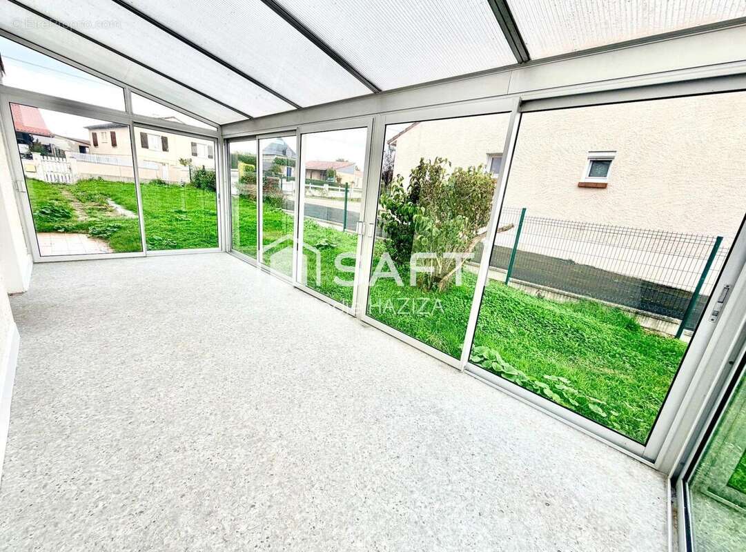 Photo 3 - Maison à LUSIGNAN