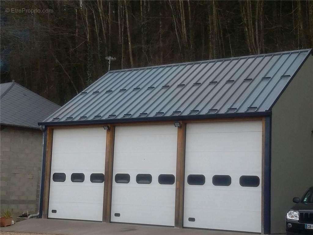 Maison à SAINT-MARTIN-DE-BIENFAITE-LA-CRESSONNIERE