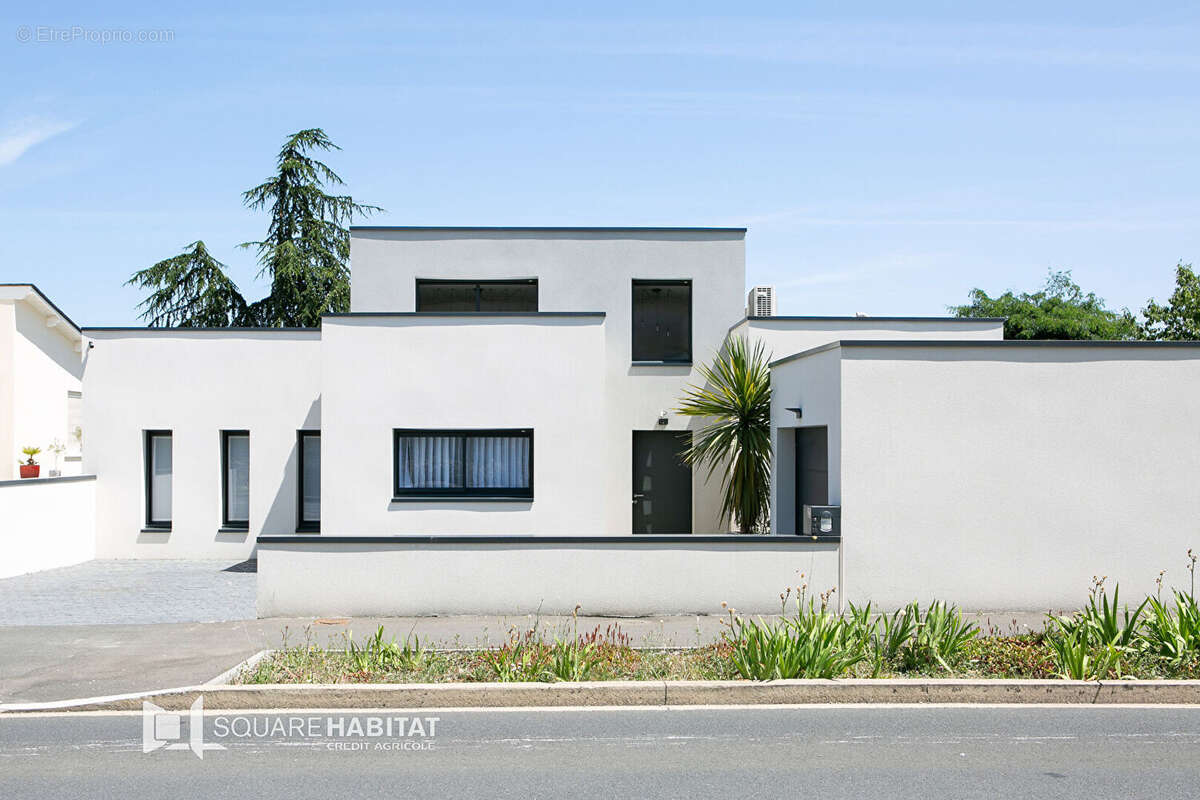 Maison à MONTREUIL-JUIGNE