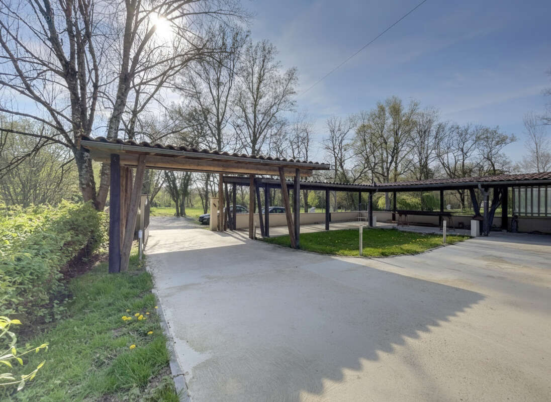 Maison à SAINT-ASTIER