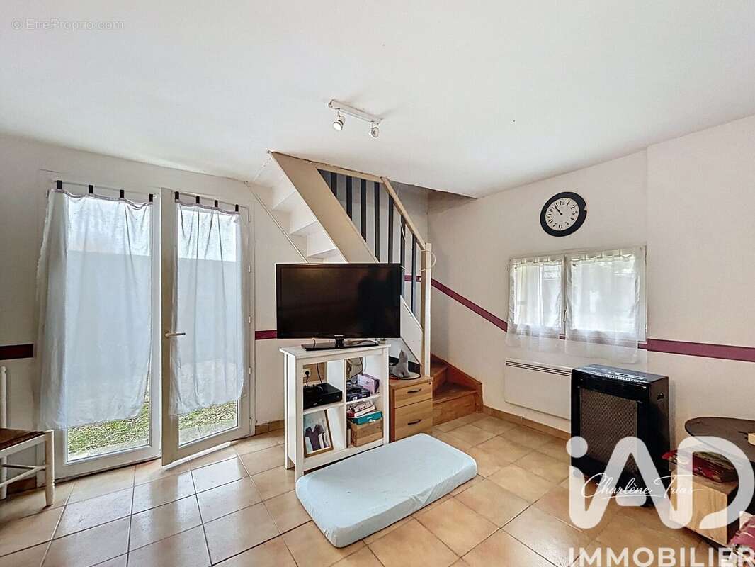 Photo 2 - Maison à SAINT-MEDARD-DE-GUIZIERES