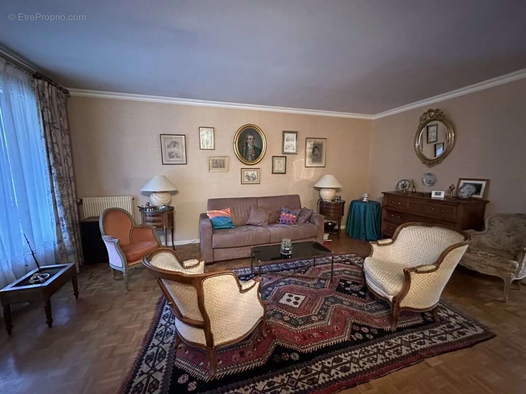 Maison à LE MESNIL-SAINT-DENIS