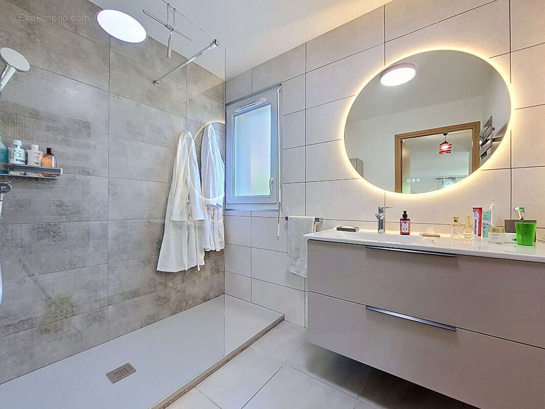 Appartement à POISY