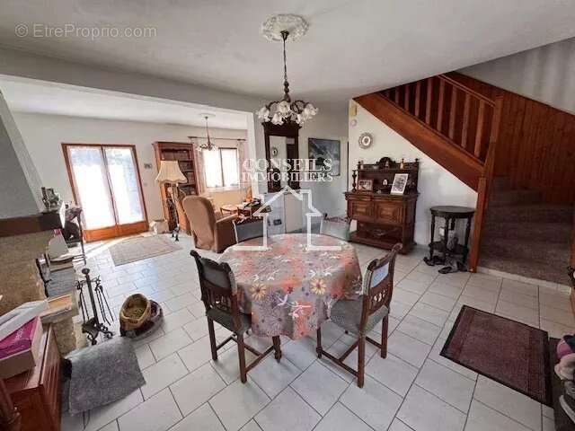 Maison à VILLENEUVE-SUR-YONNE