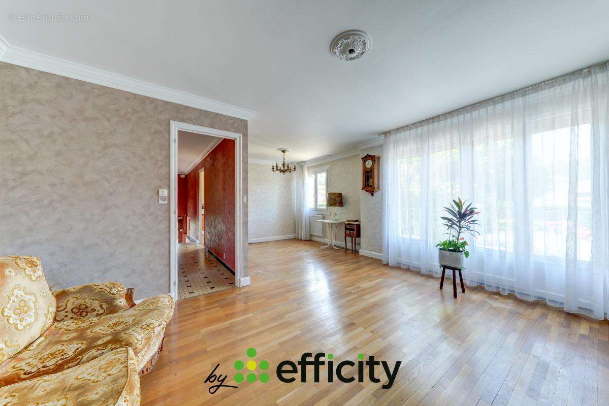 Maison 105 m² à Saint-Priest  - photo 3