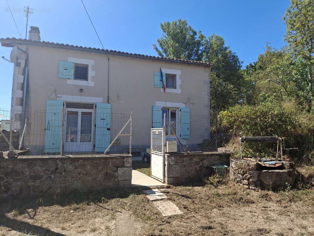 Maison familiale avec de nombreuses dépendances et du terrain - photo 19