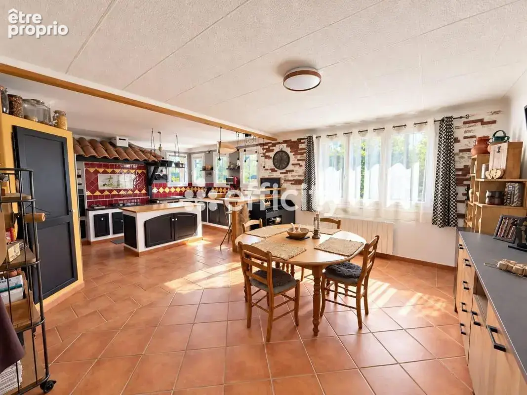 Maison 6 pièces 153 m² à vendre à Saint-Maximin-La-Sainte-Baume (83470) - photo 3