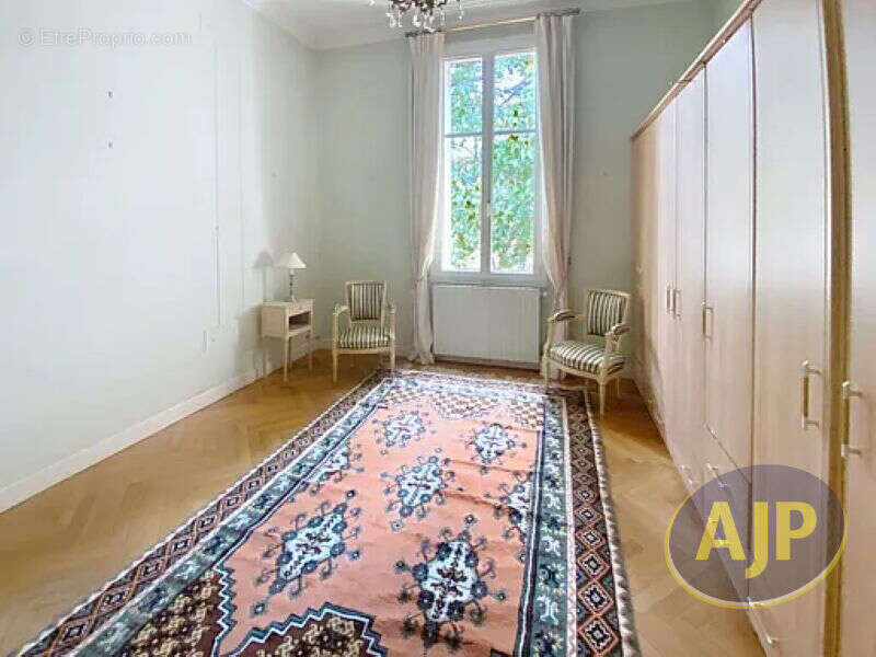 Maison de maître sur parcelle d'environ 1000m² - photo 9