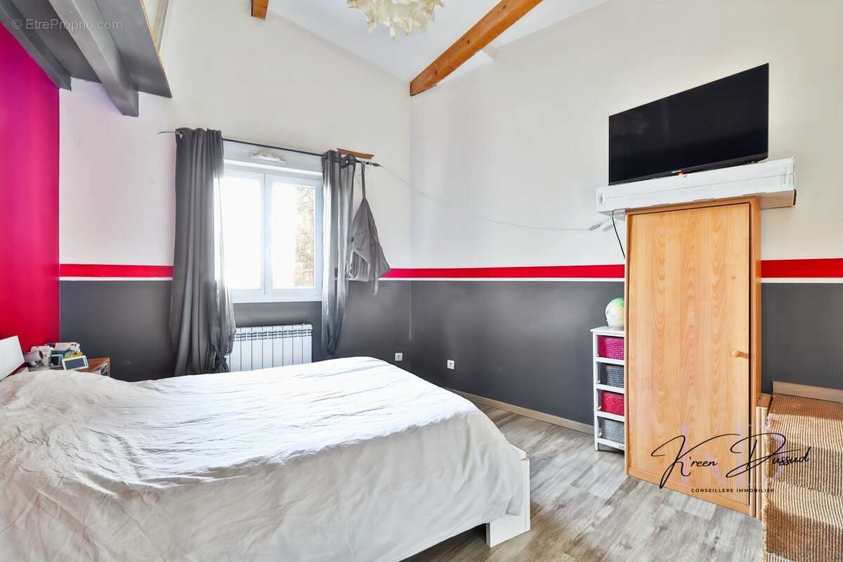  Maison en pierre de 150 m2 entièrement rénovée - Vue exceptionnelle - Suite parentale - Dépendances - Aucun vis-à-vis - photo 11
