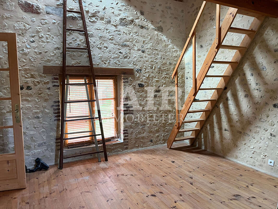 Maison à LE MELE-SUR-SARTHE