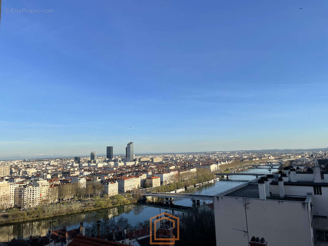 Appartement 81 m2 avec  vue exceptionnelle  - Croix rousse centre - photo 4
