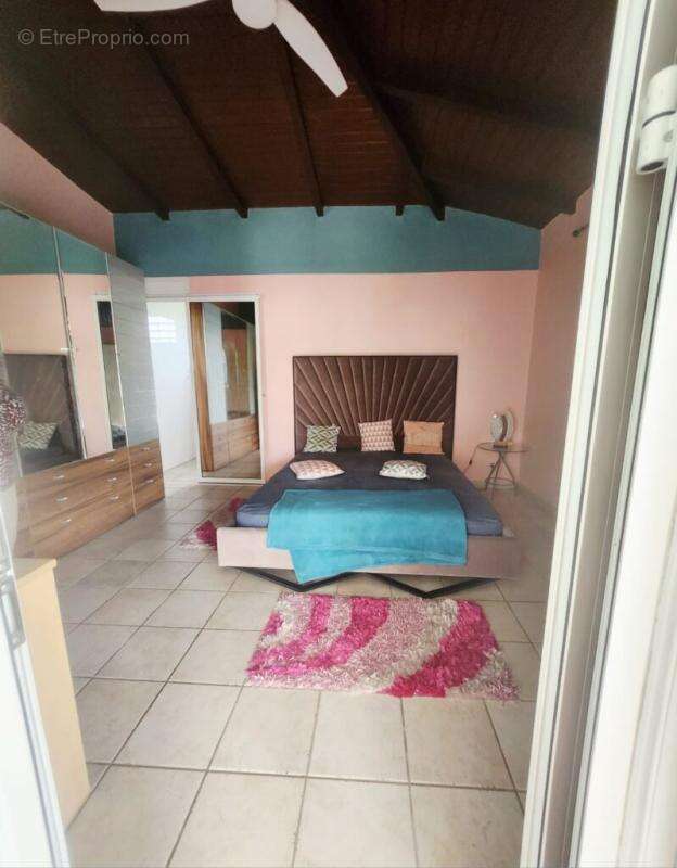 Maison quasi autonome ideale famille + appartement sur St François 779000 euros - photo 11