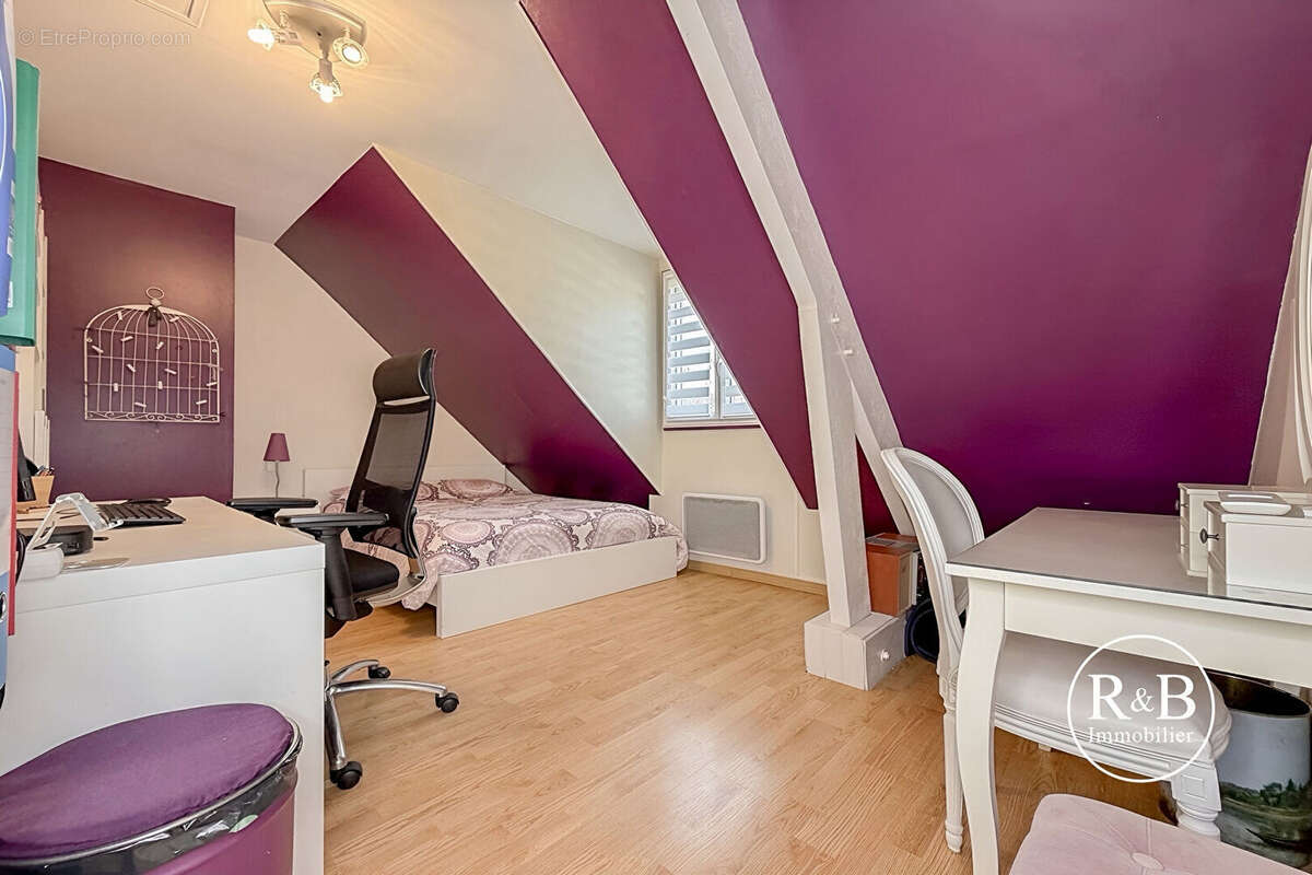 Maison à LES CLAYES-SOUS-BOIS