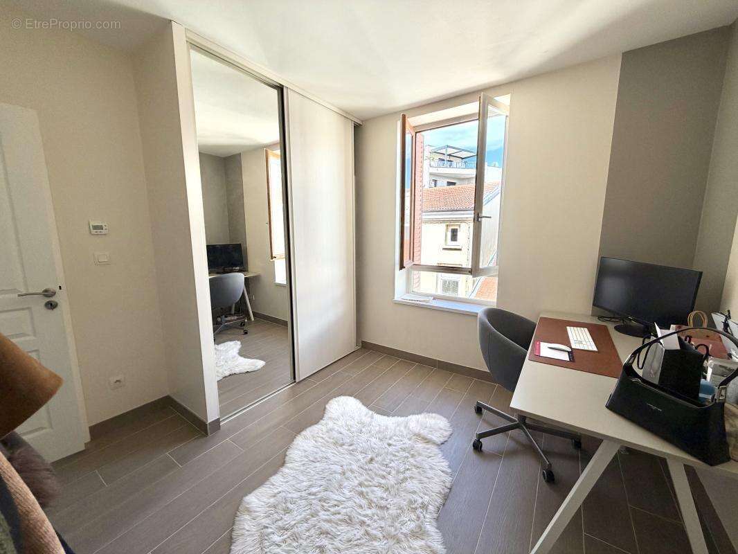 Appartement à MONTROND-LES-BAINS