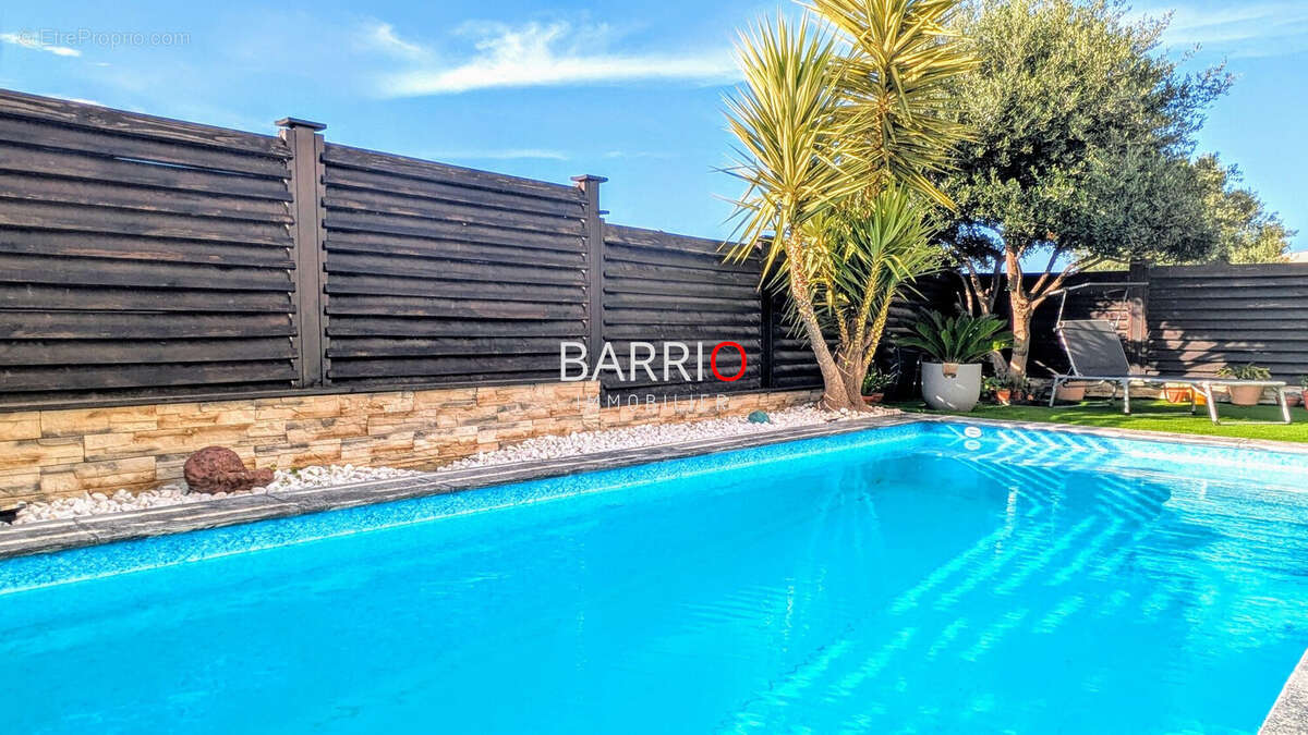 Maison à VILLELONGUE-DELS-MONTS