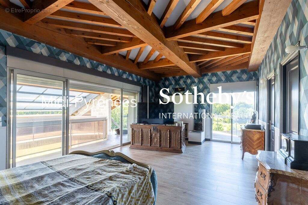 CARAMAN : Très vaste ensemble immobilier - photo 8