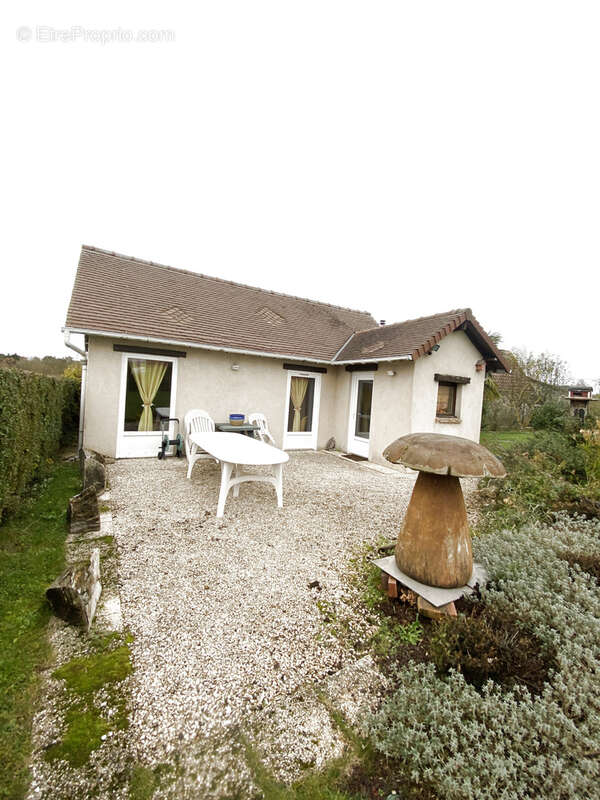 Maison à LE BEC-HELLOUIN