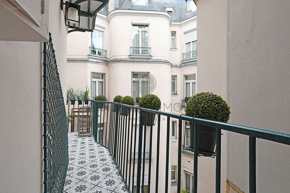 Appartement à PARIS-17E
