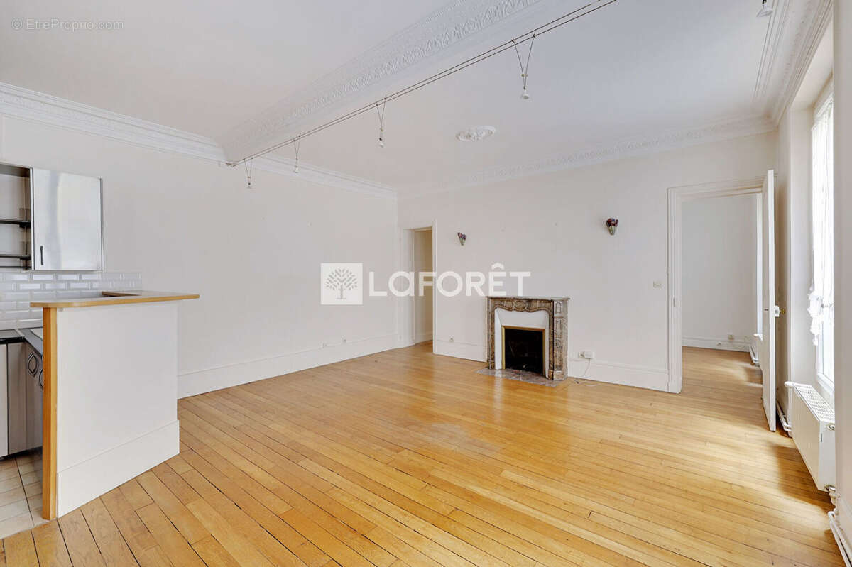 Appartement à PARIS-14E