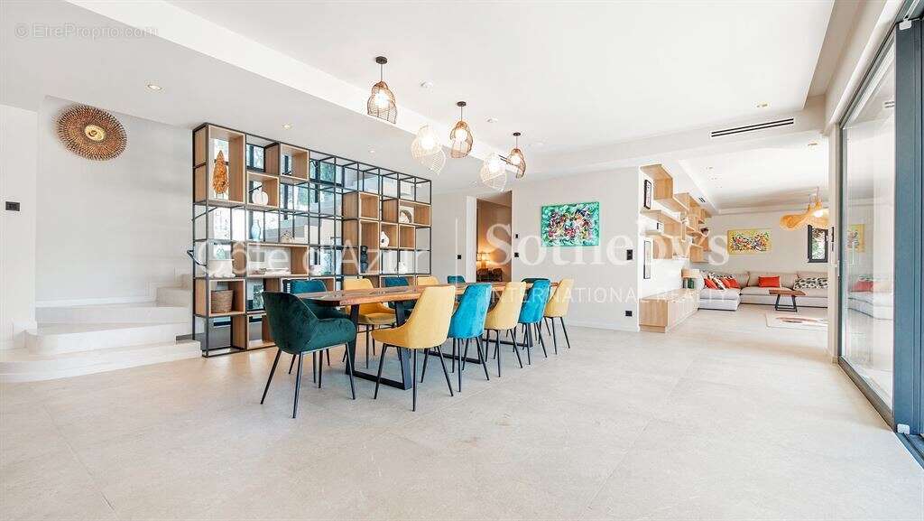 Villa contemporaine d'exception à vendre à Sainte-Maxime: 440 m², 5 chambres, proche plage et centre - photo 20