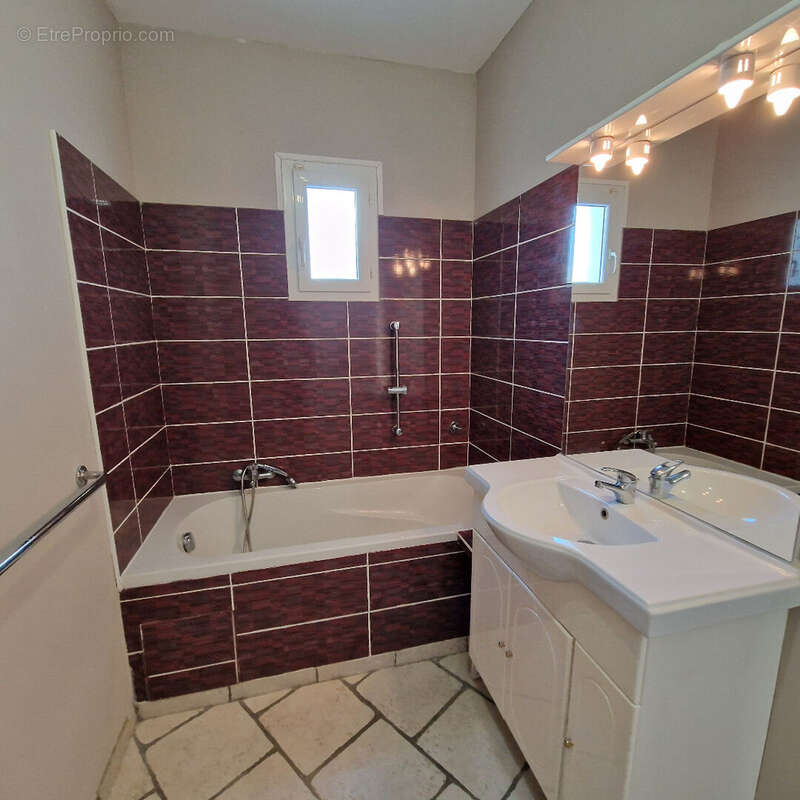 Golfe de St-Tropez villa récente 205 m2 8 pièces, 5 chambres dont 3 de plain-pied... - photo 10