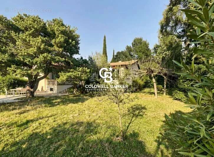 Maison à BAGNOLS-EN-FORET