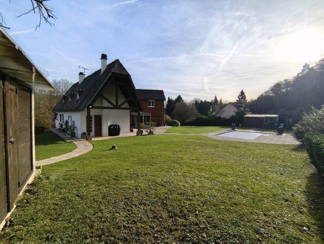 Maison à VALLANGOUJARD