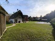 Maison à VALLANGOUJARD