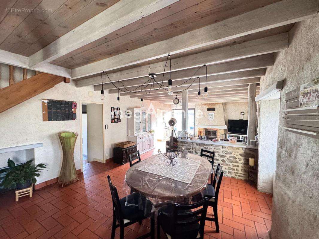 Maison à LES HERBIERS