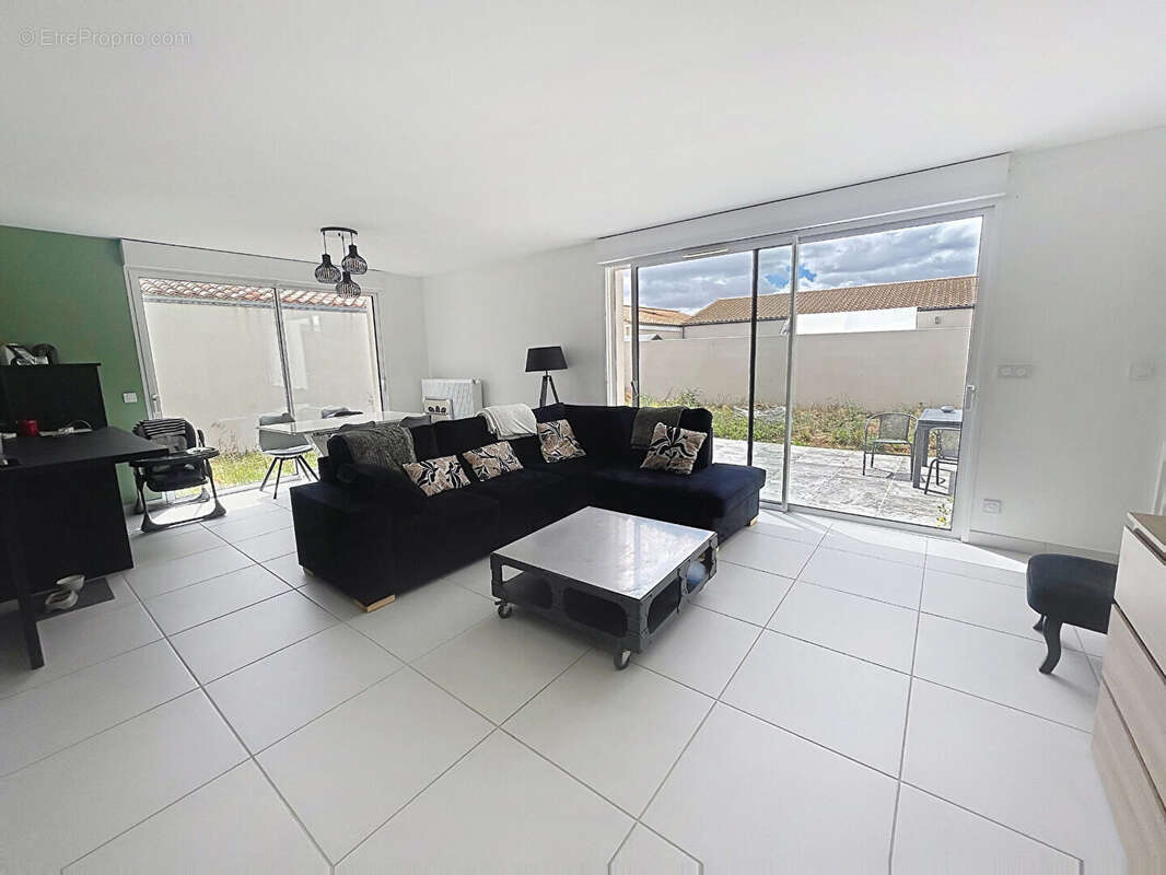 Joli maison de plain pied à Ferrieres - contemporaine - suite parentale - 3 pièces 82.72 m² - photo 2