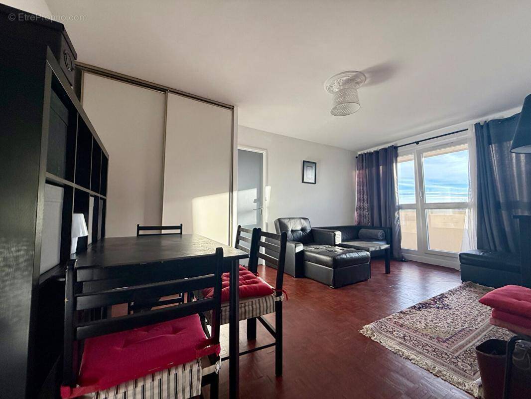 Appartement à SAVIGNY-SUR-ORGE