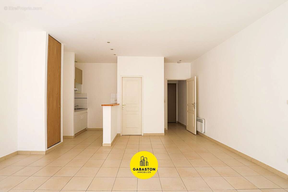 Appartement à MARSEILLE-1E