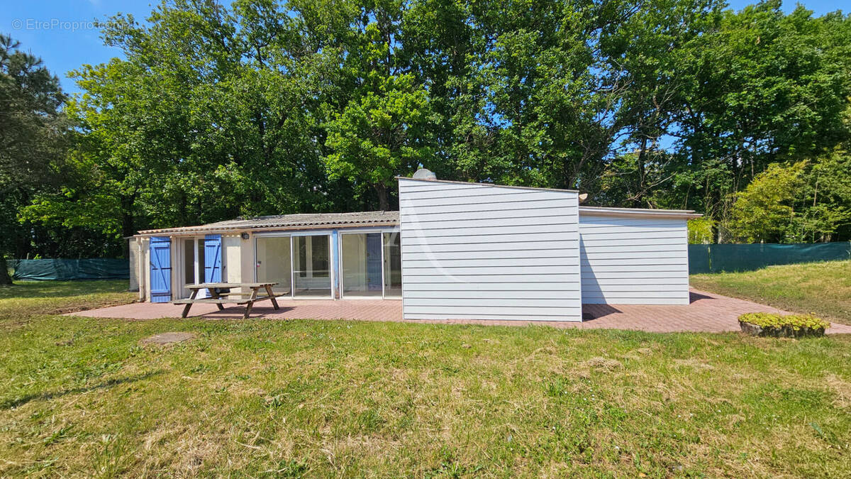 Maison à BOURCEFRANC-LE-CHAPUS
