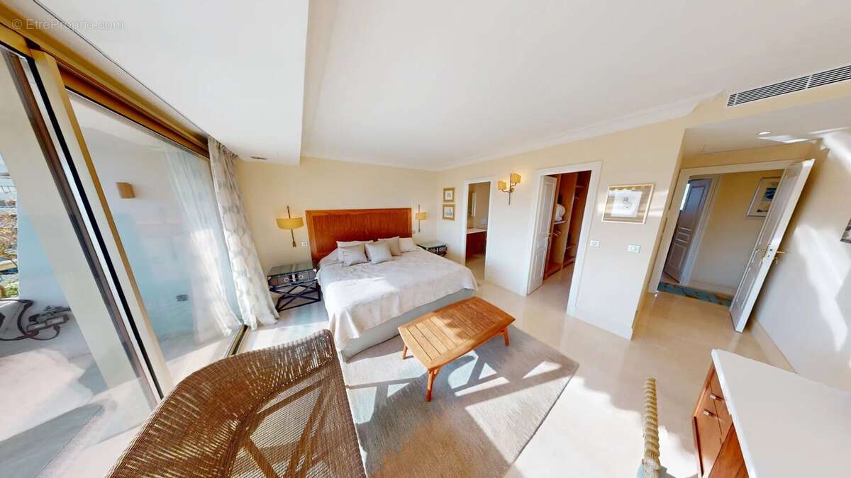 Appartement à VILLENEUVE-LOUBET