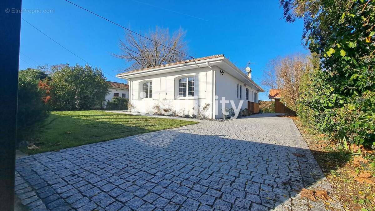 Maison à VILLENAVE-D'ORNON