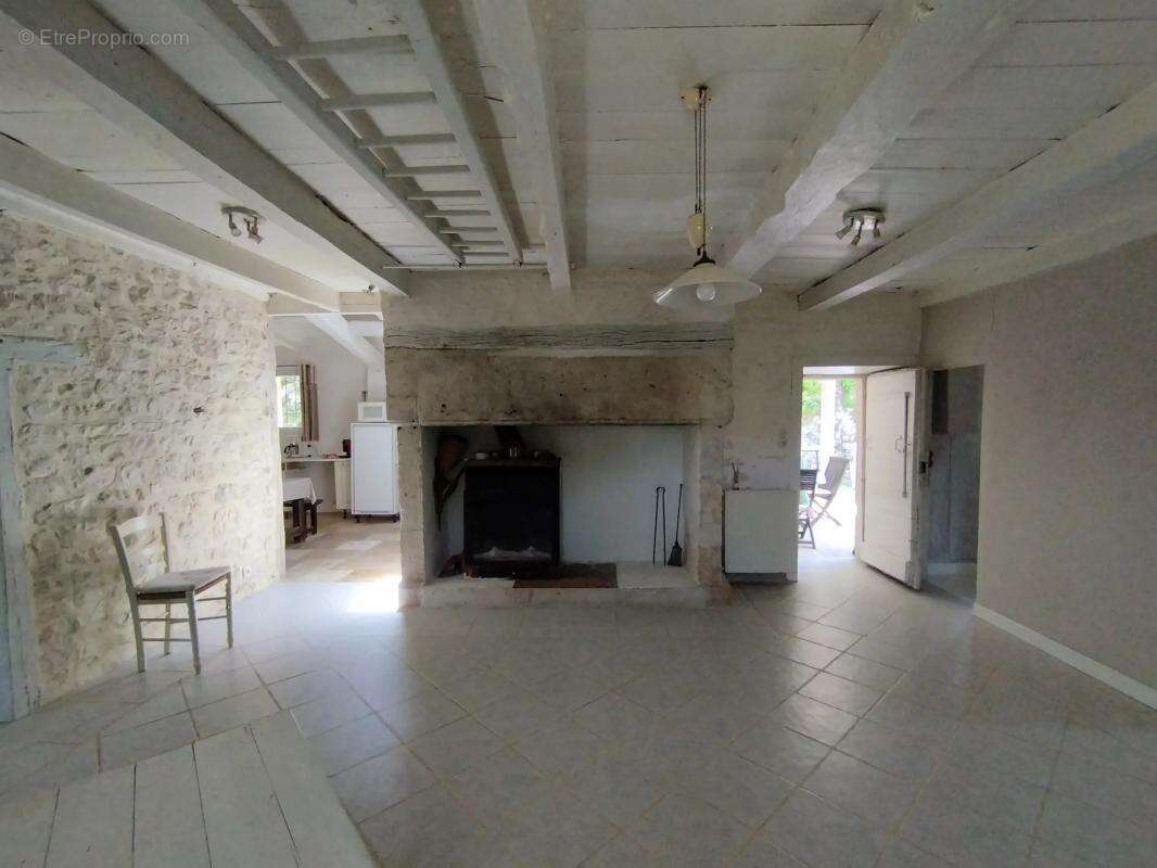 Maison à CASTELNAU-MONTRATIER