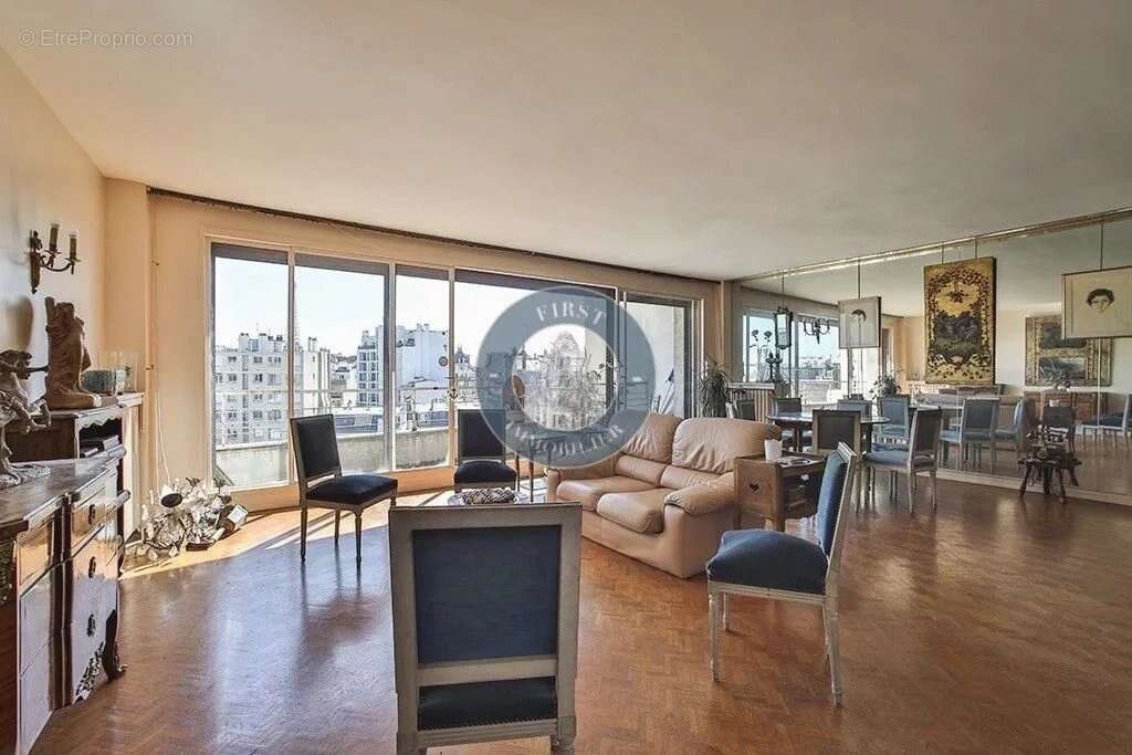 Appartement à PARIS-16E