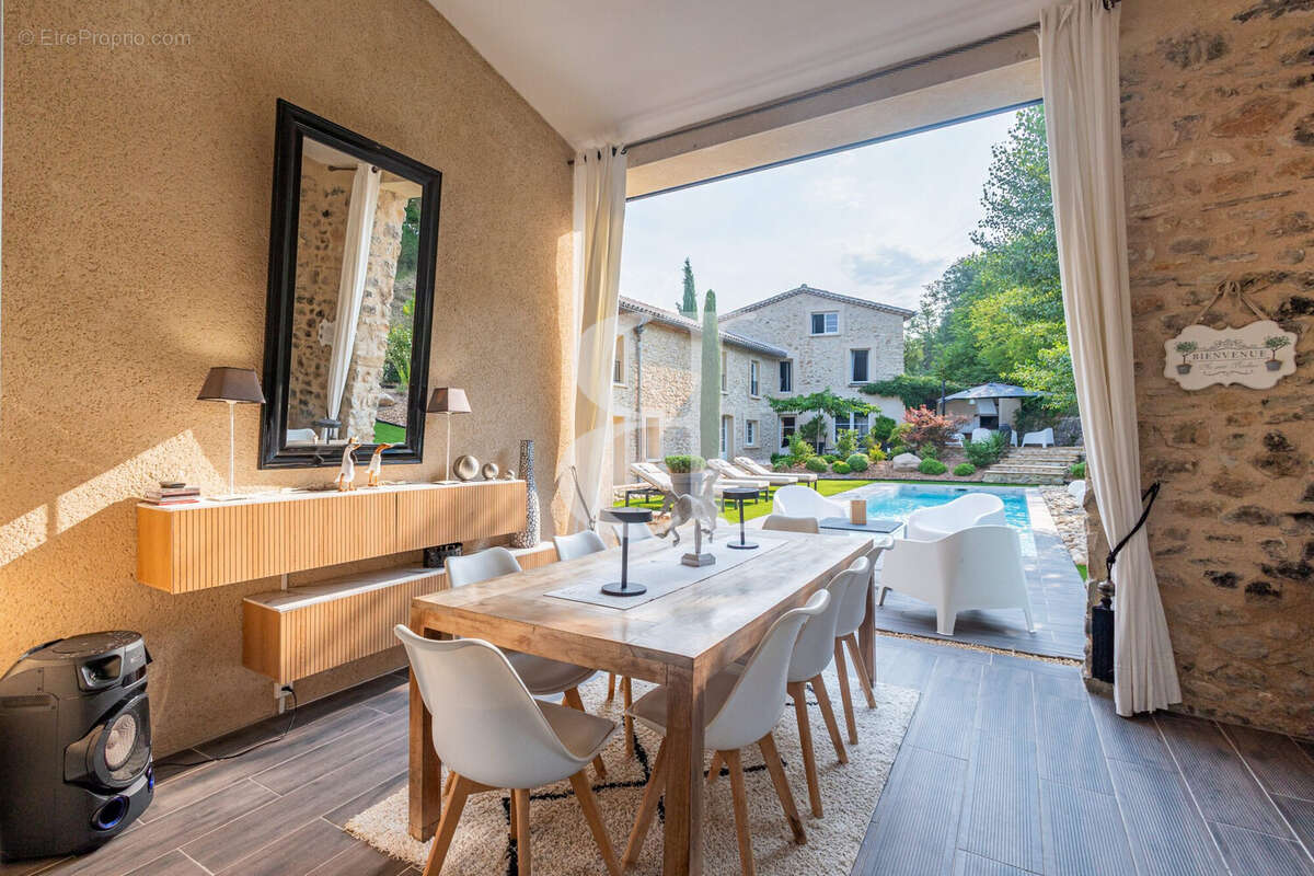 Maison 380 m² à Vaison-La-Romaine  - photo 6