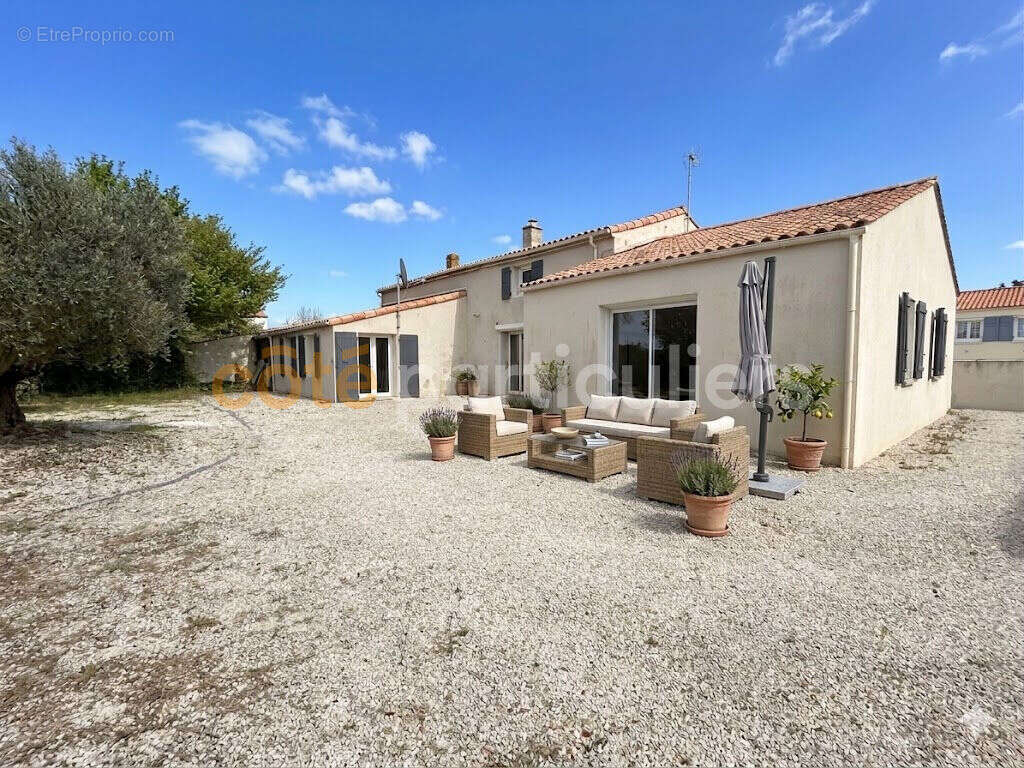 Longère au Magnils-Reigniers 256 m2 - photo 18