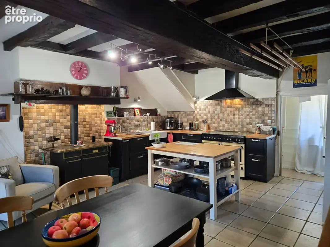Haute Vienne: Maison de village avec gîte indépendant et grange, proche de Mézières sur Issoire - photo 2