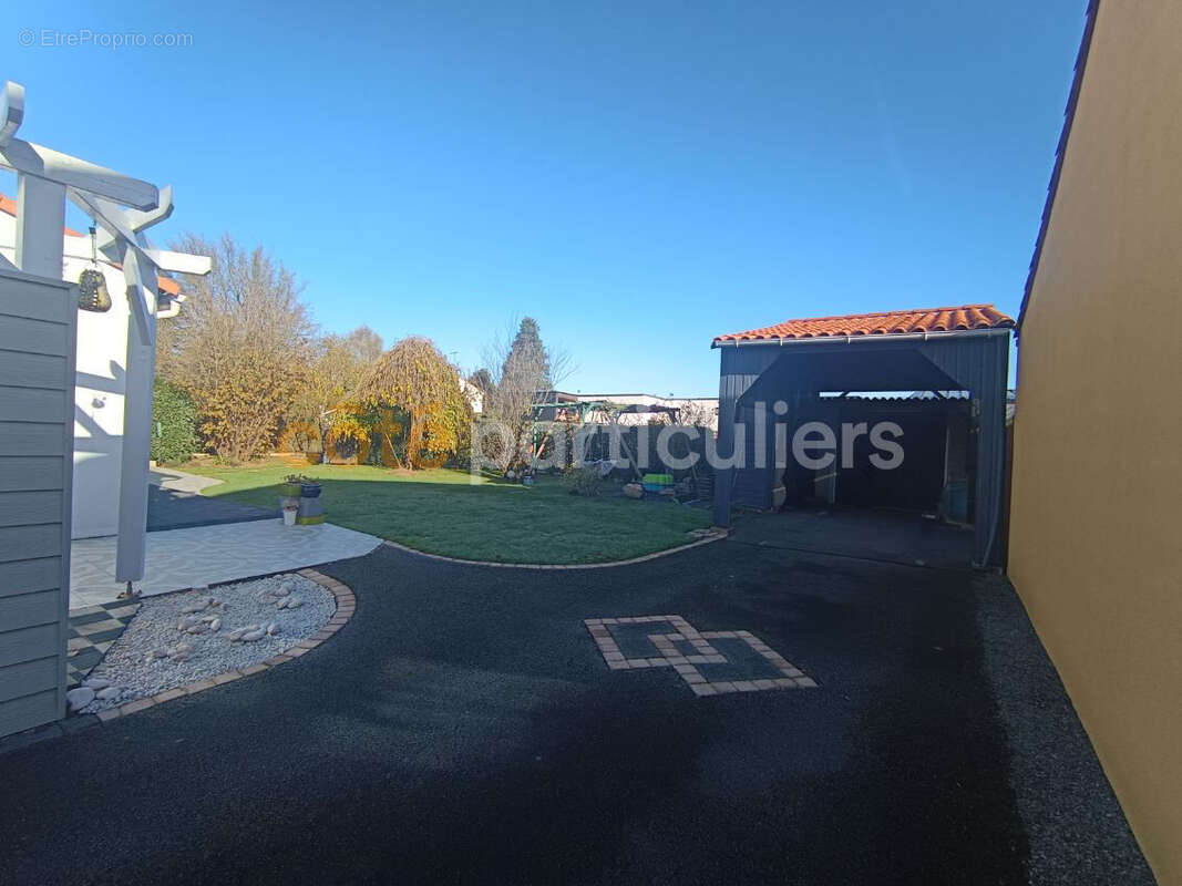 Maison à LES HERBIERS