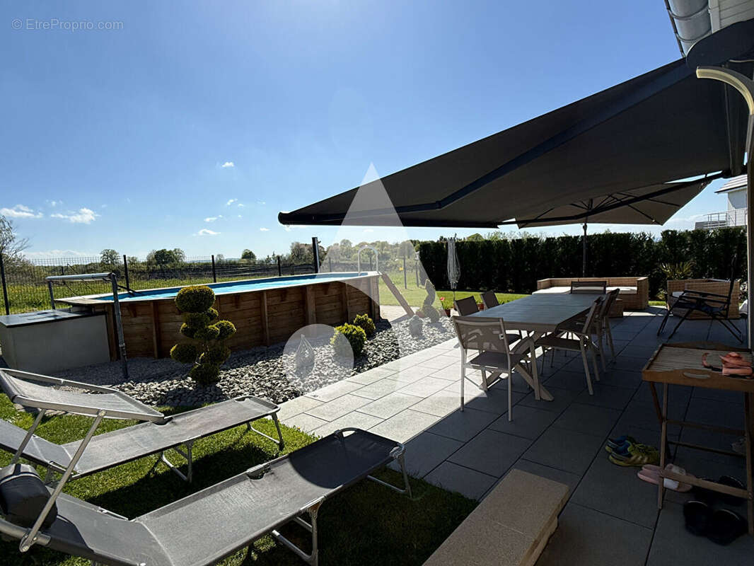 Maison à MONTBOUTON