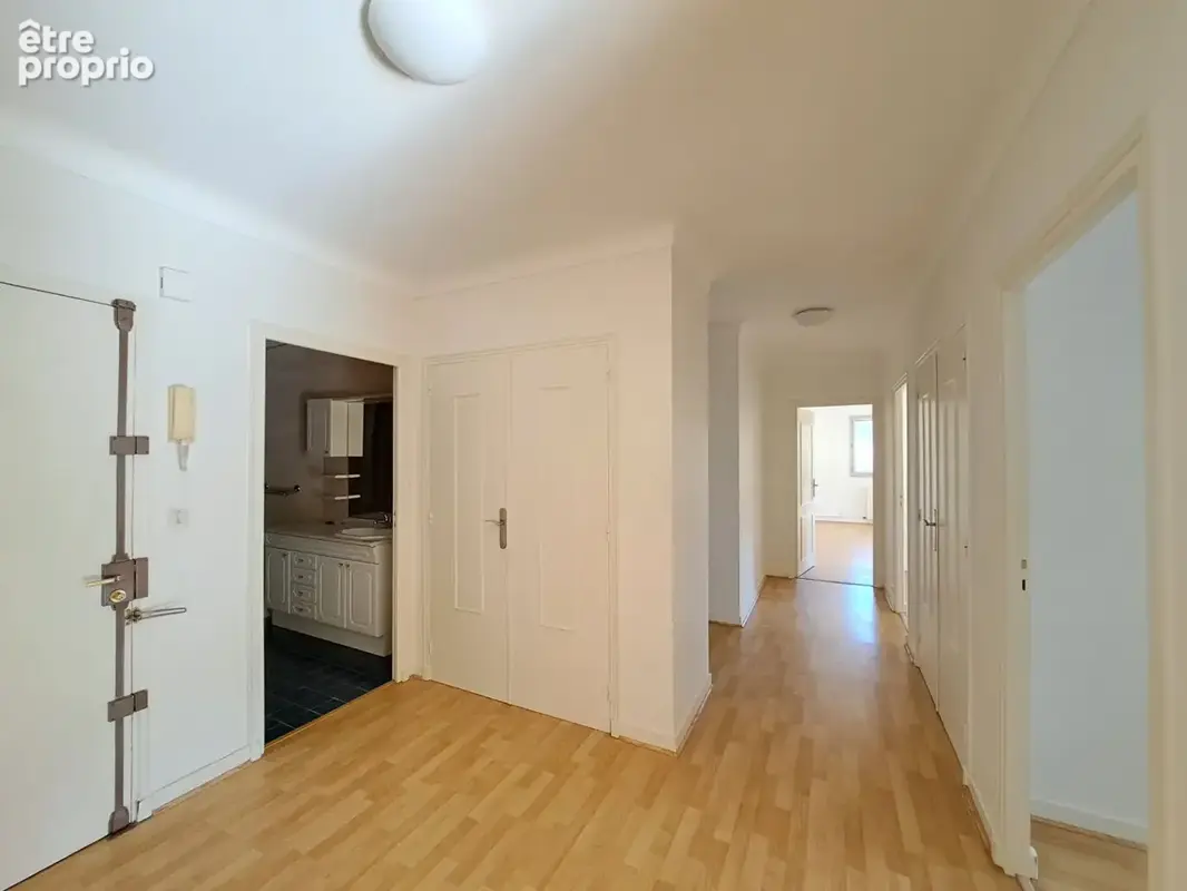Spacieux appartement T4 de 100,97 m² avec balcon, cave et parking - photo 7