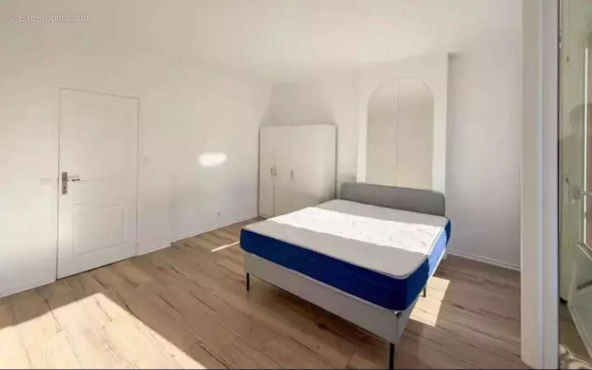 Appartement à PARIS-14E