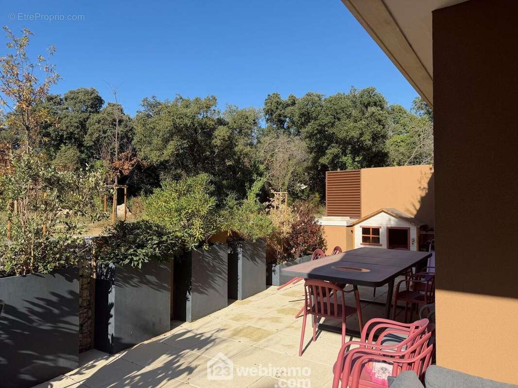 Grande terrasse de 60m² + jardin 12m² - Appartement à CASTRIES