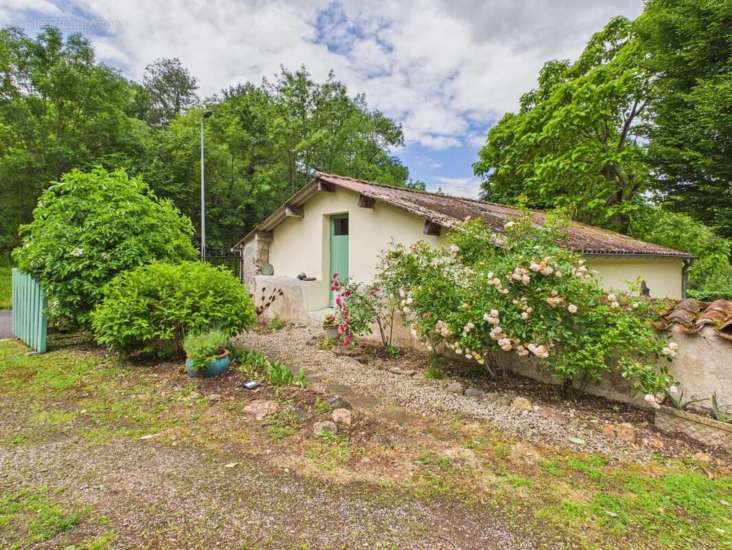 Maison à CONFOLENS