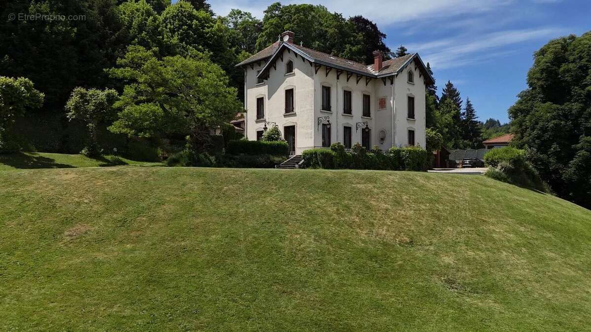 Maison à SAINT-BONNET-LE-CHATEAU