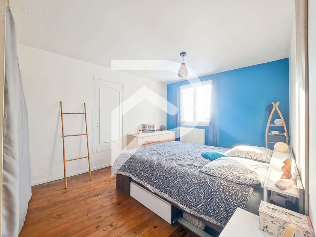 Maison à CREVECOEUR-LE-GRAND